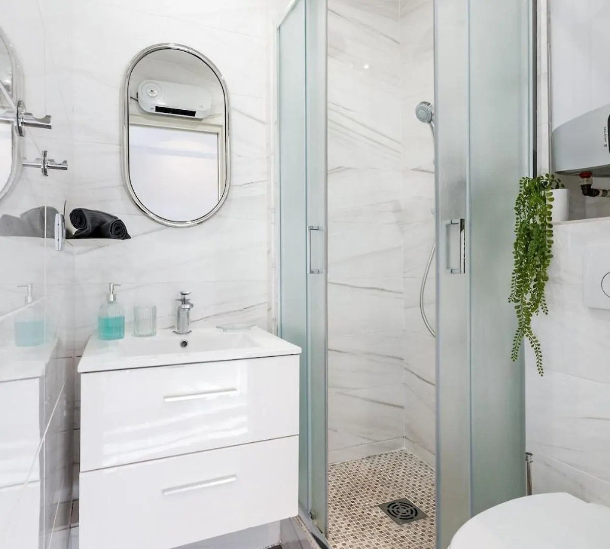 Cocon Place Massena, Cours Saleya Et Mer Nice Apartment